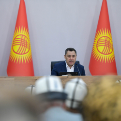 Президент Садыр Жапаров Ош облусунун Ноокат районунун тургундары менен жолугушту