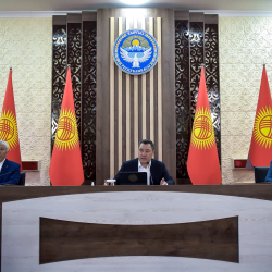 Президент Садыр Жапаров ответил на вопросы жителей Кара-Кульжинского района Ошской области