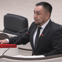 Жогорку Кеңештин депутаты Улан Сариев ант берди