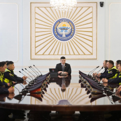 Болот Ибрагимов Милициянын кайгуул күзөт кызматынын кызматкерлери менен жолугушту