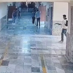 Түркияда мектептеги кандуу окуя: окуучу өзүн да атып өлтүрдү, атасы кармалды