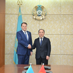 Состоялась встреча Посла Кыргызстана Кудайбергена Базарбаева с Председателем Комитета Сената Парламента Казахстана Андреем Лукиным