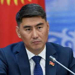 Айдарбеков депутат болуу ниетинен баш тартты