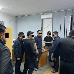 ГКНБ: Задержан инспектор УПСМ по ГУВД г.Бишкек