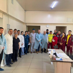 Пострадавшего в ДТП в Баткене военнослужащего доставили спецбортом в Бишкек