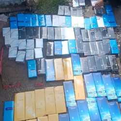 Салык кызматы Манас шаарындагы базардан мыйзамсыз тамеки продукциясын аныктады