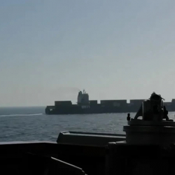 Америка Ирандын кемесин колго түшүрдү