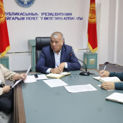 Аманкан Кенжебаев 50гө жакын жарандын көйгөйлөрүн укту