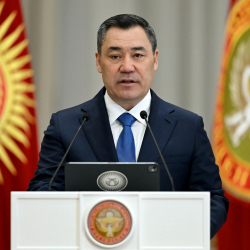 Садыр Жапаров бир катар өлкөлөрдүн элчилеринен ишеним грамоталарын кабыл алды