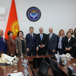 ДССУ өкүлү Ханс Клюге Саламаттык сактоо министрлигине барды