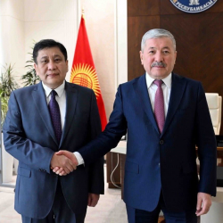 Адылбек Касымалиев принял Чрезвычайного и Полномочного Посла Монголии в Кыргызстане Содном Ганхуяга