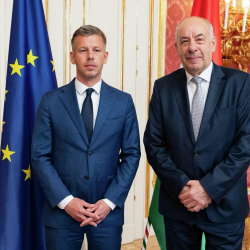 Венгрия: Петер Мадьяр өлкө президенти Тамаш Шуйокту кызматтан кетүүнү талап кылды