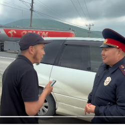 Айдоочулук күбөлүгү жок, такси кызматын көргөзүп келген жаранга айып салынды