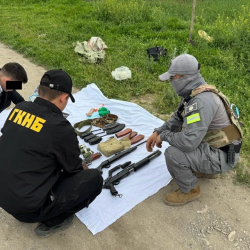 Чүйдө курал-жарактардын жашыруун жайы табылды