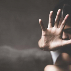 Милиция Дубайда сойкулукка тартылган 13 жаштагы кыз боюнча маалымат берди