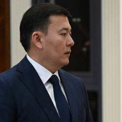 Президент кол койду. Улан Маматканов минкаб төрагасынын орун басары болуп дайындалды