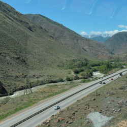 Эскертүү! Боомдо кооптуу таштар түшүрүлүп, каттамга чектөө киргизилет