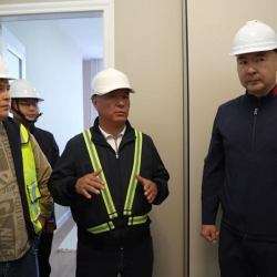 Каныбек Туманбаев “Ынтымак” турак жай комплексиндеги батирлердин жасалгалоо иштери менен таанышты