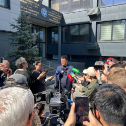 Нурдан Орунтаев журналисттер менен бир катар курулуш объекттерин кыдырды