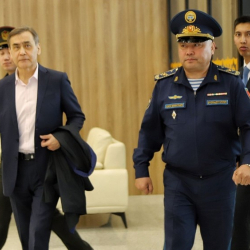 Генеральный секретарь ШОС Нурлан Ермекбаев прибыл в Бишкек