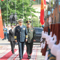 Бишкекте Кыргызстан менен Кытайдын коргоо министрлери жолугушту