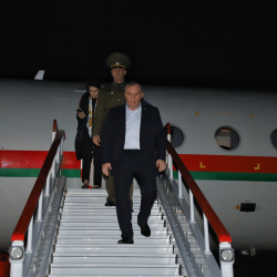 Бишкекке Беларустун коргоо министри келди