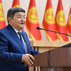 Акылбек Жапаров президенттик шайлоого тымызын даярдык көрүп жатабы?