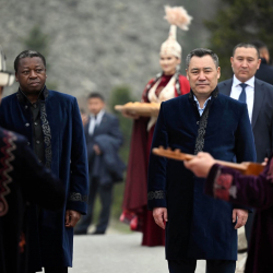 Садыр Жапаров и Председатель Совета министров Того посетили этнокультурную программу в парке «Ала-Арча»