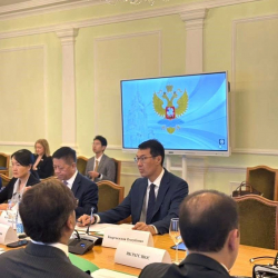 Медер Абакиров ШКУнун коопсуздук боюнча консультацияларына катышты