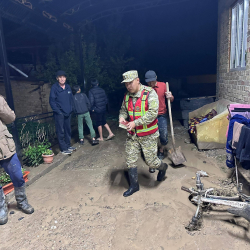 Алайда сел жүрүп, турак үйлөрдү суу каптады