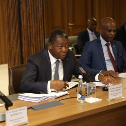 Главу правительства Того ознакомили с деятельностью Нацбанка КР