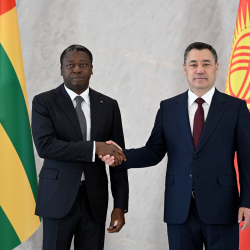 Жапаров сделал заявление для СМИ по итогам переговоров с Председателем Совета Министров Того Фором Эсcозимной Гнассингбе