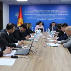Улан Маматканов илимди жана жогорку билим берүүнү өнүктүрүү маселелери боюнча жыйын өткөрдү