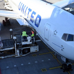 Самолет с десятками пассажиров на борту едва не столкнулся с беспилотником при посадке