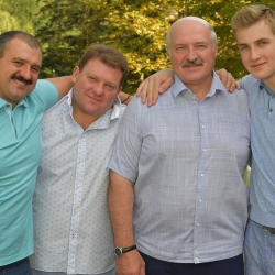 Зеленский Лукашенконун уулдарына каршы санкция киргизди