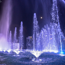 В Бишкеке ко Дню города открыли два обновленных фонтана