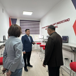 Вице-премьер Улан Маматканов открыл марафон и проверил соцобъекты в Иссык-Кульской области