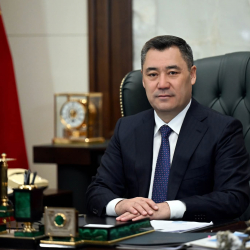 Президент Жапаров кыргызстандыктарды Конституция күнү менен куттуктады