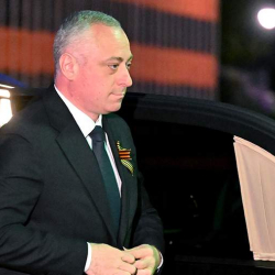 Президент Абхазии Бадра Гунба прибыл в Москву