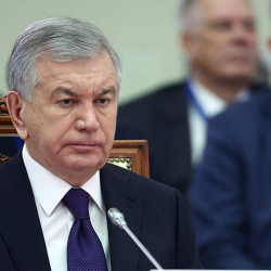 Президент Узбекистана прибыл в Москву ко Дню Победы