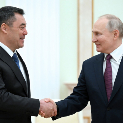 Владимир Путин поздравил Садыра Жапарова и народ Кыргызстана с Днем Победы