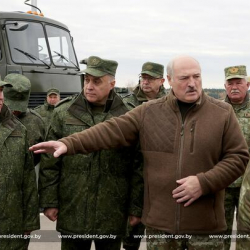 В соцсетях обсуждают сообщения о возможной угрозе госпереворота в Беларуси
