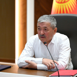 Мамлекеттик кызматкерлер улуттук кийим үлгүсүндөгү формаларды кийиши мүмкүн