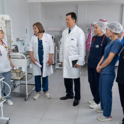 СҮРӨТ - Үмүт учактары асманга көтөрүлгөн күн: онкология бөлүмүндөгү өзгөчө майрам
