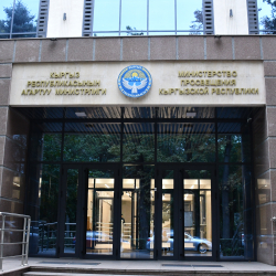 Агартуу министрлиги: Мугалимдер мектептерди оңдоо иштерине тартылбайт
