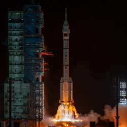 Космонавты 