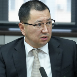 Министр Кыргызстан суу ресурстары үчүн жетиштүү кенемте албай жатканын билдирди