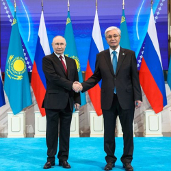 Токаев поблагодарил Путина за статью