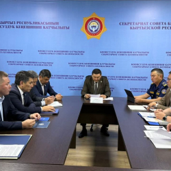 Адилет Орозбеков провел совещание по вопросам безопасности с руководителями госорганов