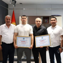 Аманкан Кенжебаев принял борца Акжола Махмудова